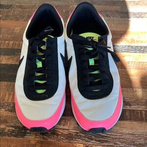 Nike Daybreak Summit white sunset pulse Sneakers